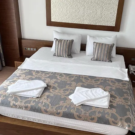 توريا اسطنبول 5* تورغوتْريس